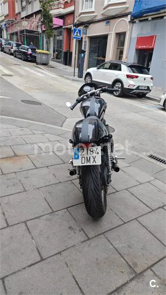 Triumph Bonneville - Vista 8