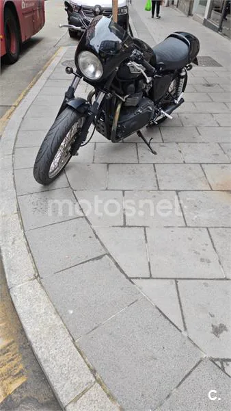 Triumph Bonneville - Vista 10