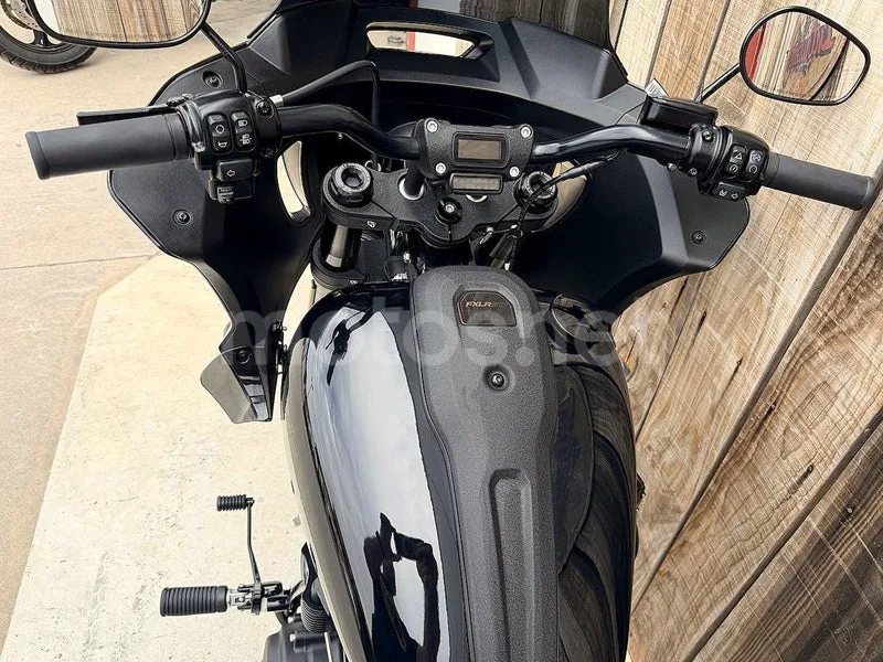 Harley-Davidson Low Rider ST - Vista 11