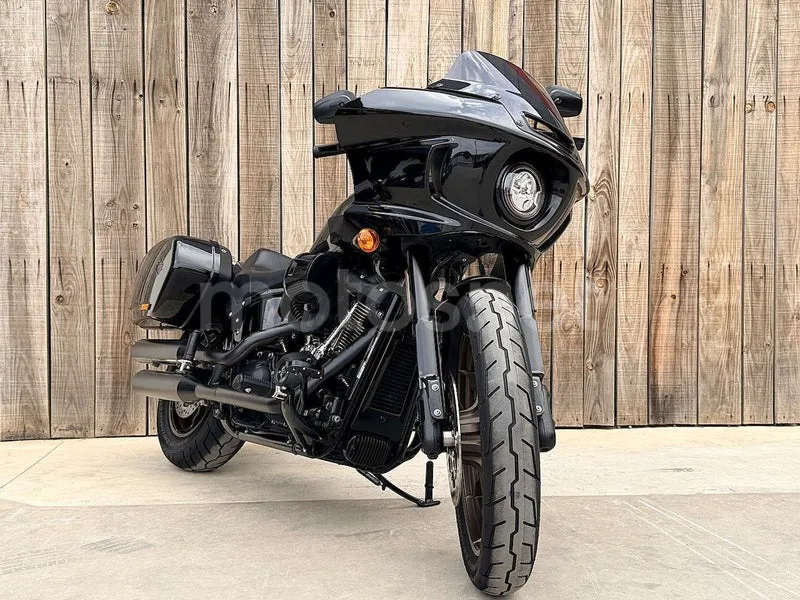Harley-Davidson Low Rider ST - Vista 17