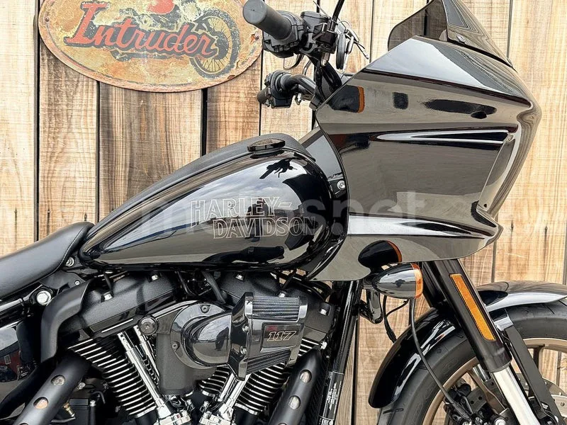 Harley-Davidson Low Rider ST - Vista 19