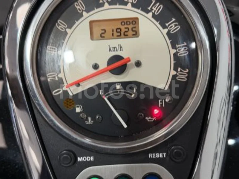 Kawasaki VN900 Classic - Vista 14