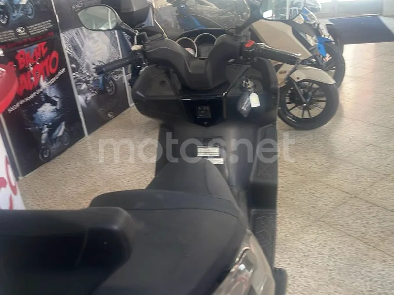 Kymco Super Dink 300 - Vista 3