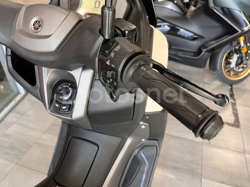 Yamaha NMAX - Vista 11