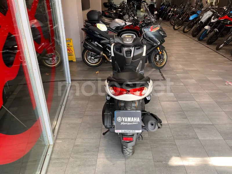 Yamaha NMAX - Vista 8