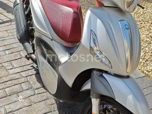 Piaggio Beverly Sport Touring 350 3500 € 2016 Barcelona - 1