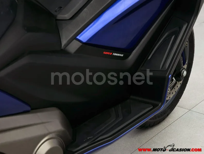 Kymco AK 550 - Vista 5