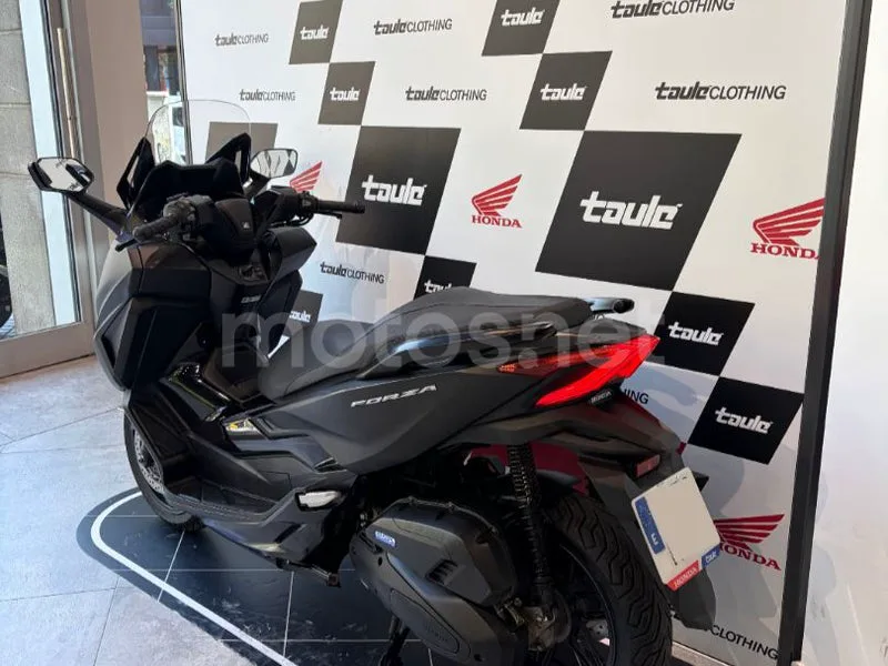 Honda Forza 125 - Vista 3