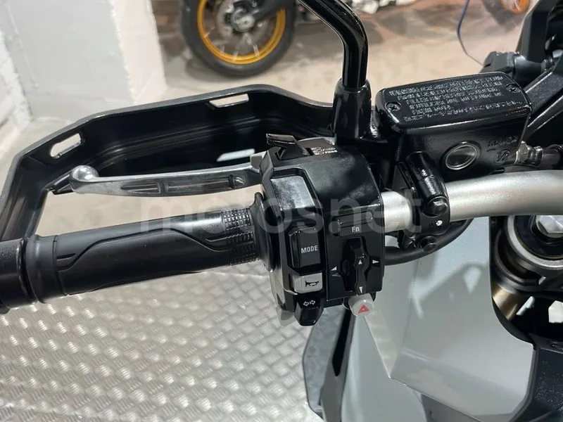 Honda X-ADV - Vista 11