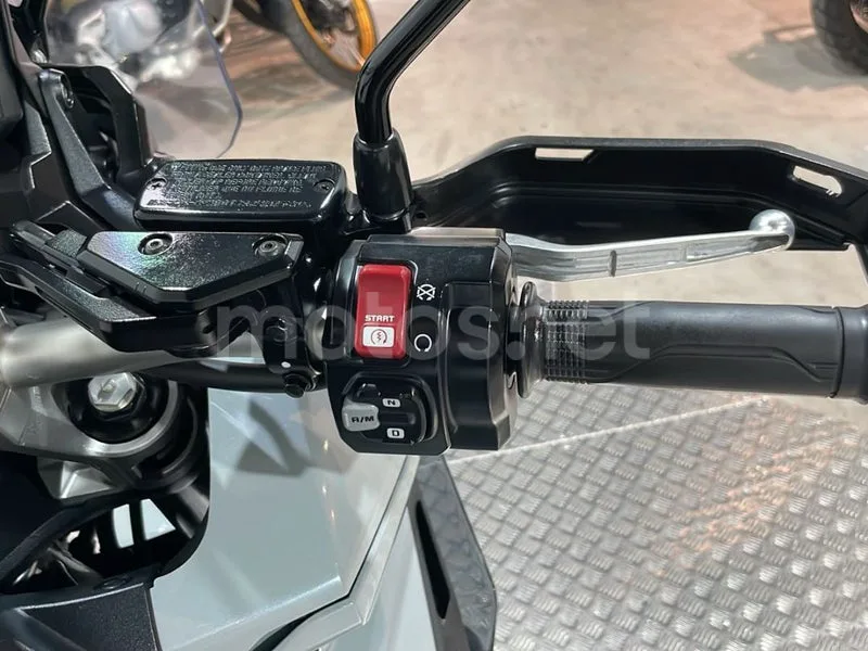 Honda X-ADV - Vista 12