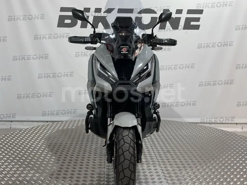 Honda X-ADV - Vista 6