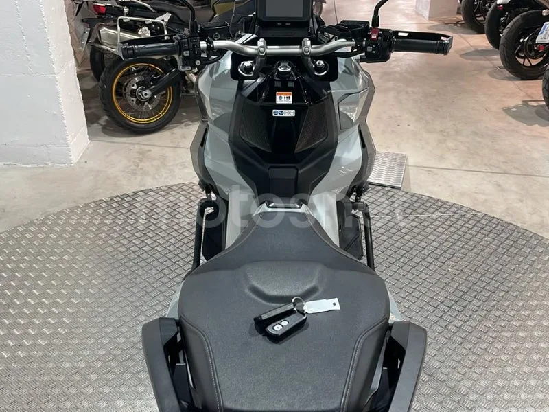 Honda X-ADV - Vista 10