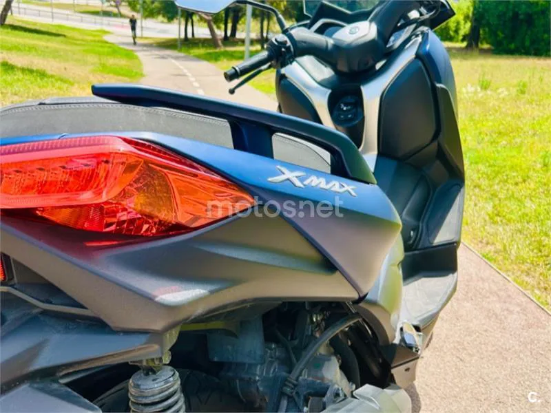 Yamaha XMAX 300 - Vista 4
