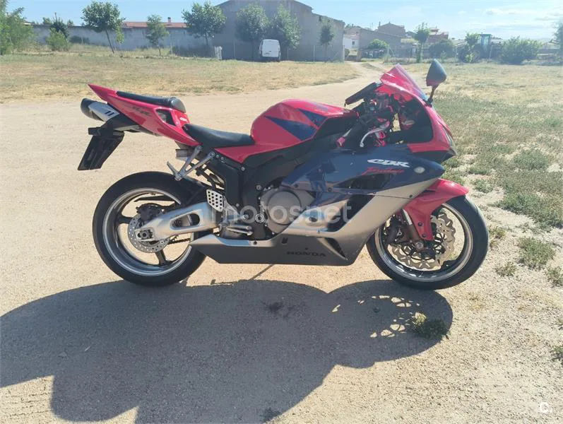 Honda CBR1000RR Fireblade 6300 € 2006 Salamanca - 1