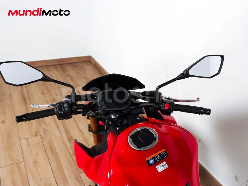 Kawasaki Z900 - Vista 11