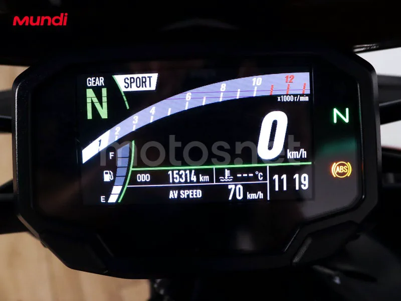 Kawasaki Z900 - Vista 12
