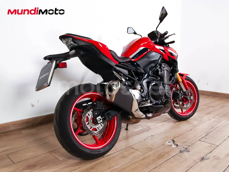 Kawasaki Z900 - Vista 3