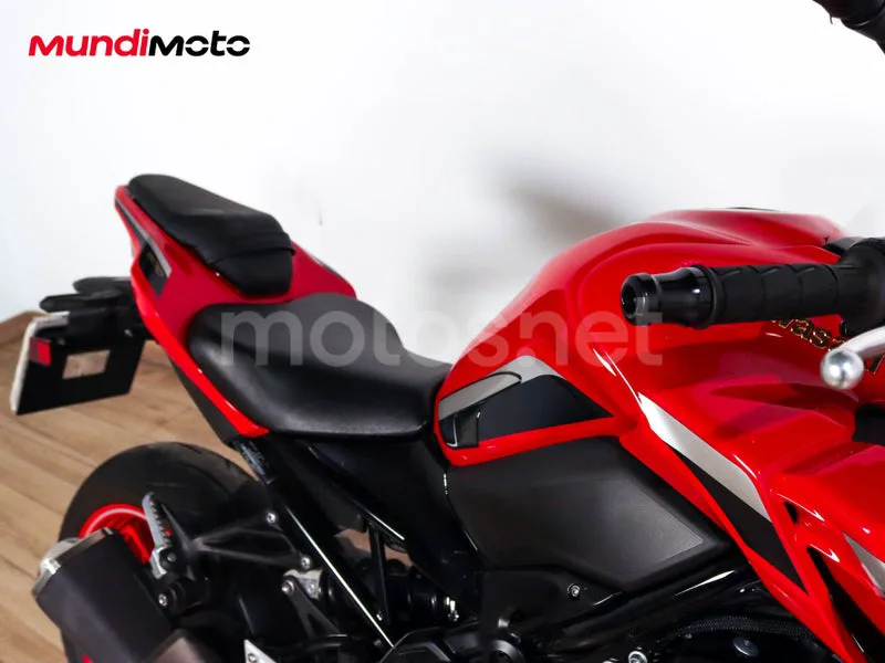Kawasaki Z900 - Vista 34