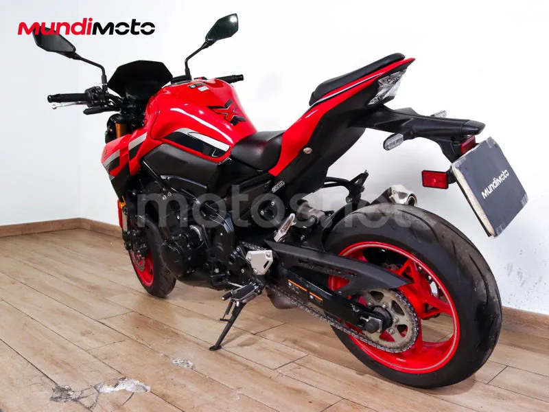 Kawasaki Z900 - Vista 8