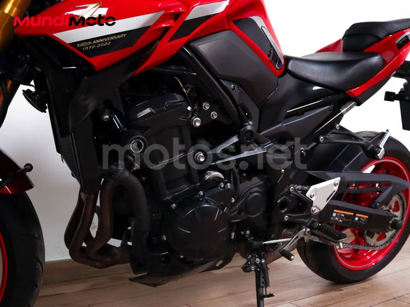 Kawasaki Z900 - Vista 10