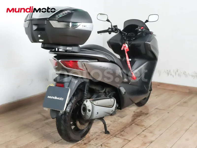 Honda Forza 300 - Vista 3