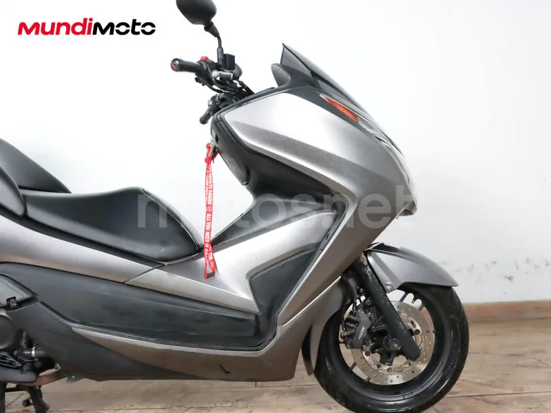 Honda Forza 300 - Vista 27