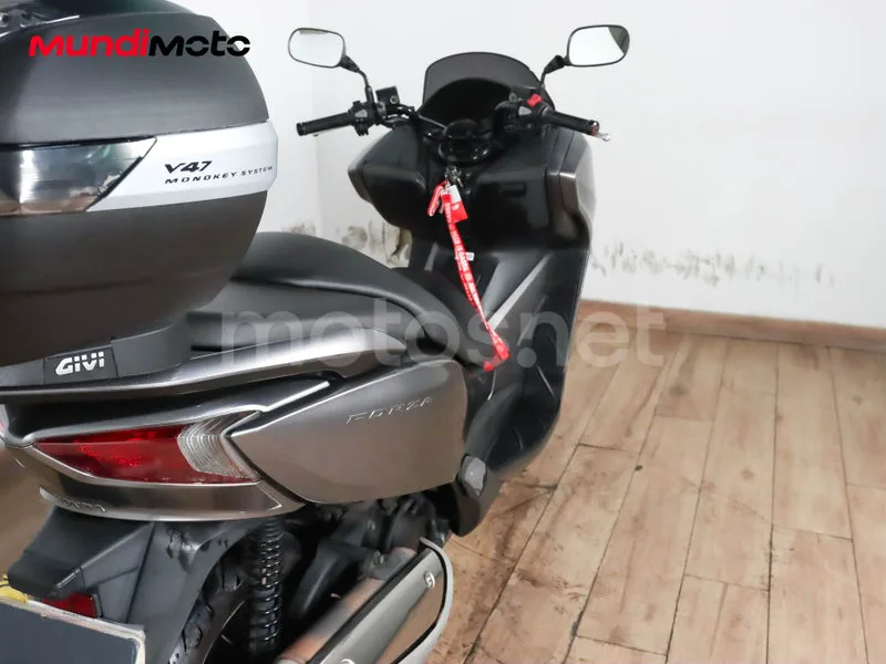 Honda Forza 300 - Vista 4