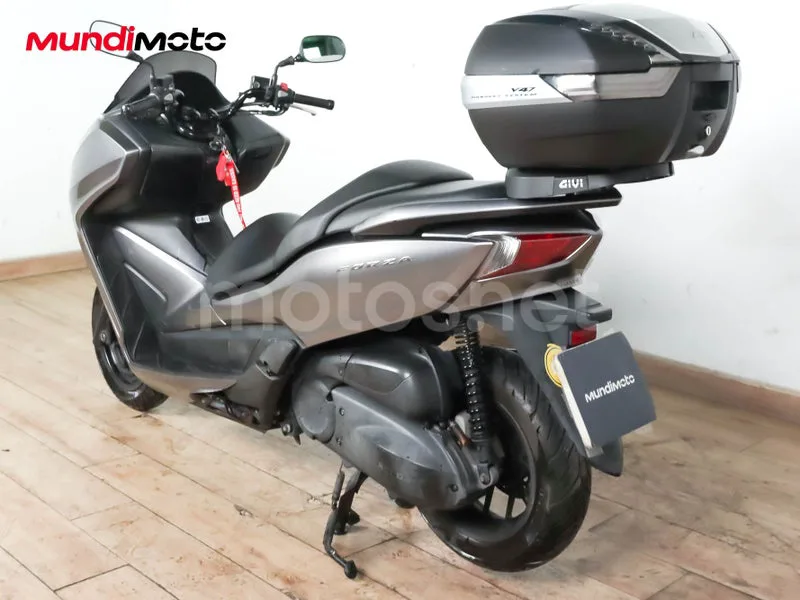 Honda Forza 300 - Vista 8