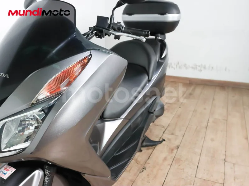Honda Forza 300 - Vista 10