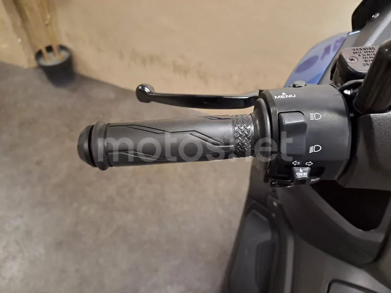 Yamaha NMAX - Vista 12