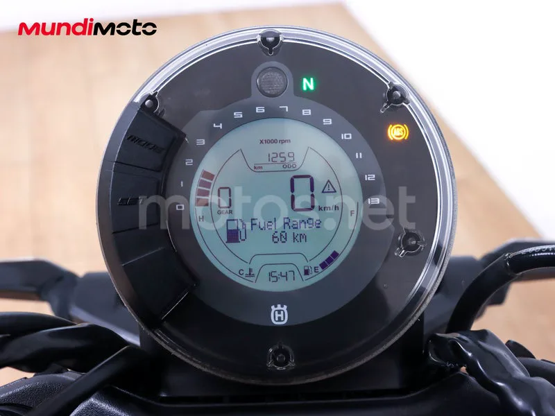 Husqvarna Svartpilen 401 - Vista 12