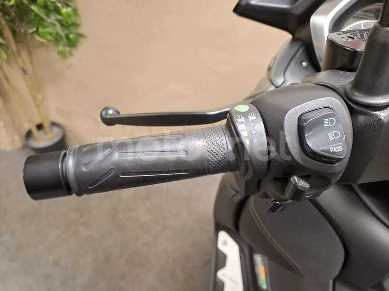 Yamaha XMAX 125 - Vista 14