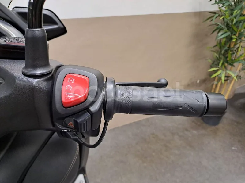 Yamaha XMAX 125 - Vista 15