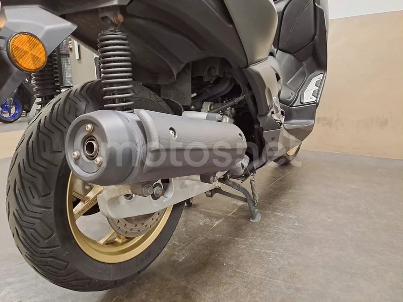 Yamaha XMAX 125 - Vista 18