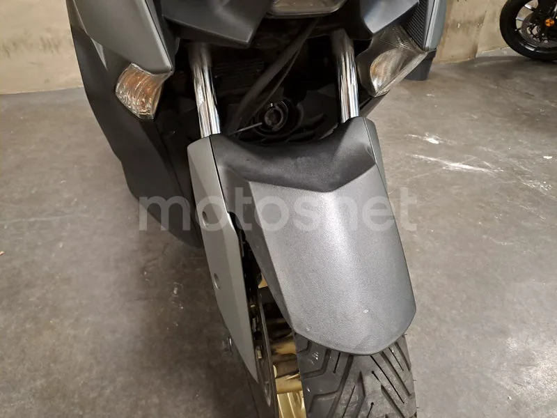 Yamaha XMAX 125 - Vista 9