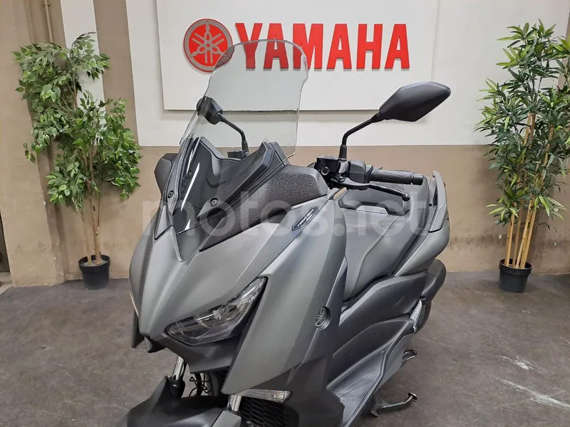 Yamaha XMAX 125 - Vista 10