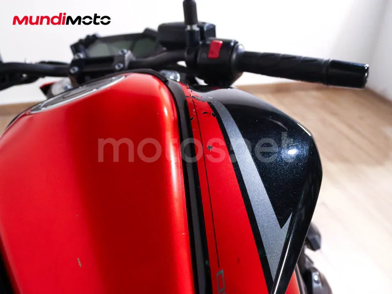 Kawasaki Z800 - Vista 19