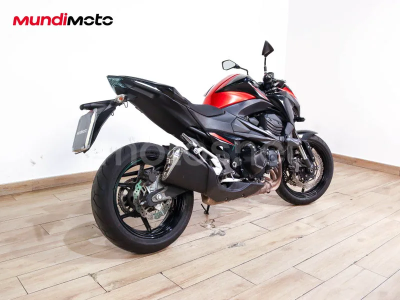 Kawasaki Z800 - Vista 3