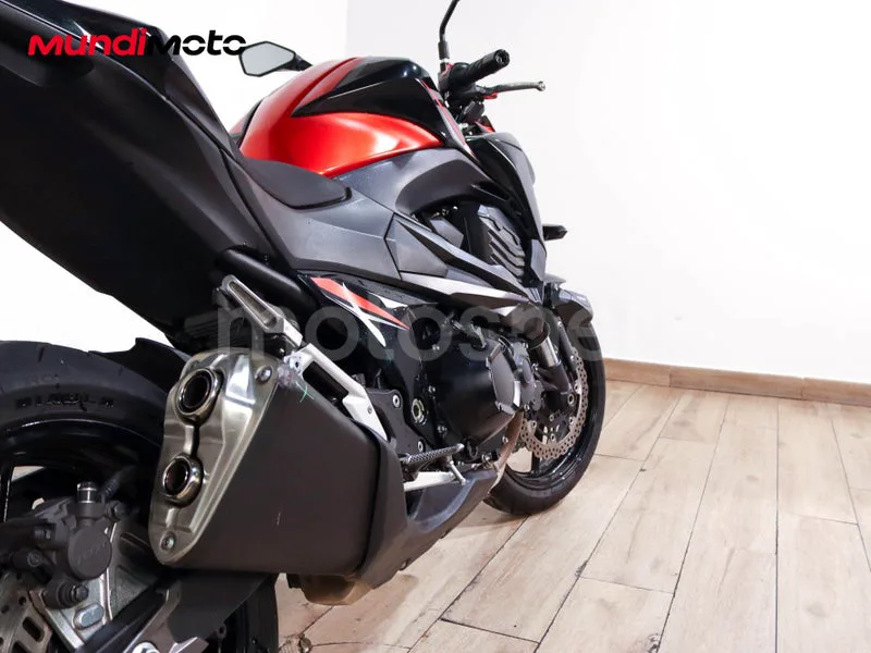 Kawasaki Z800 - Vista 4