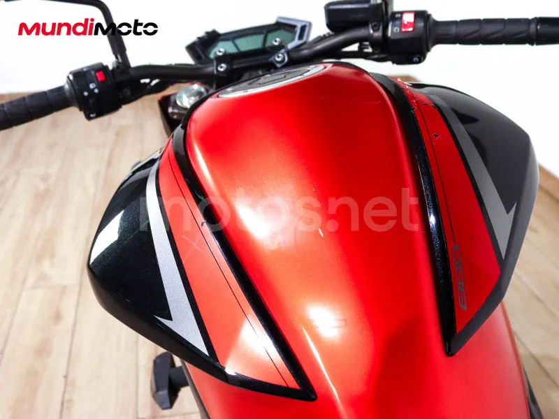 Kawasaki Z800 - Vista 32