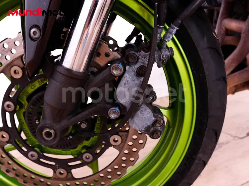 Kawasaki Z900 - Vista 20