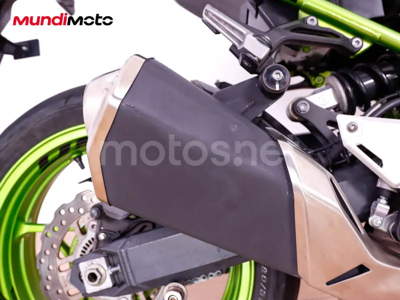 Kawasaki Z900 - Vista 22
