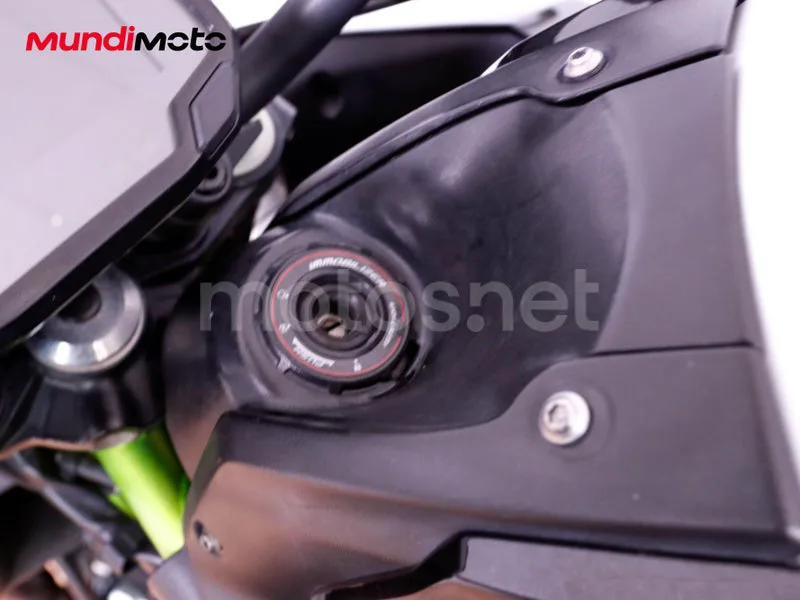 Kawasaki Z900 - Vista 26