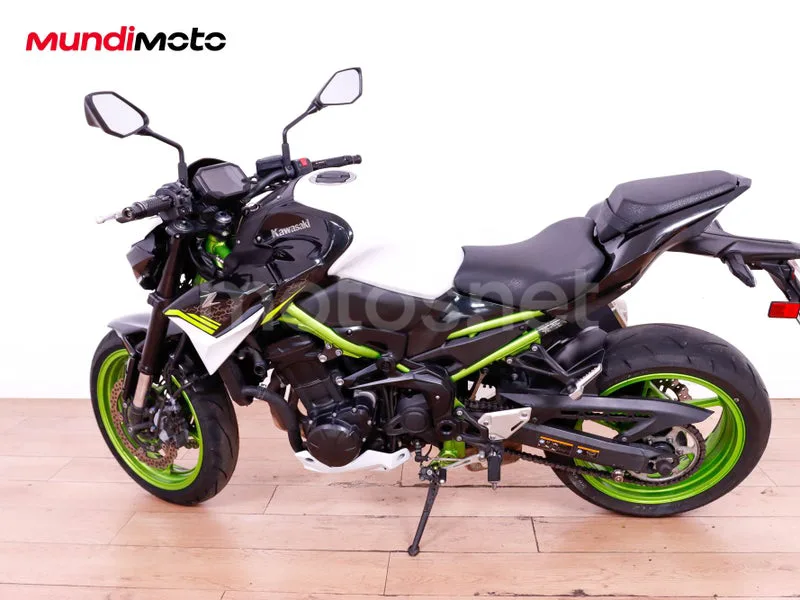 Kawasaki Z900 - Vista 6