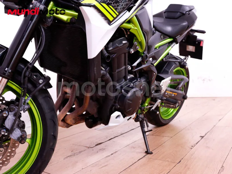 Kawasaki Z900 - Vista 10