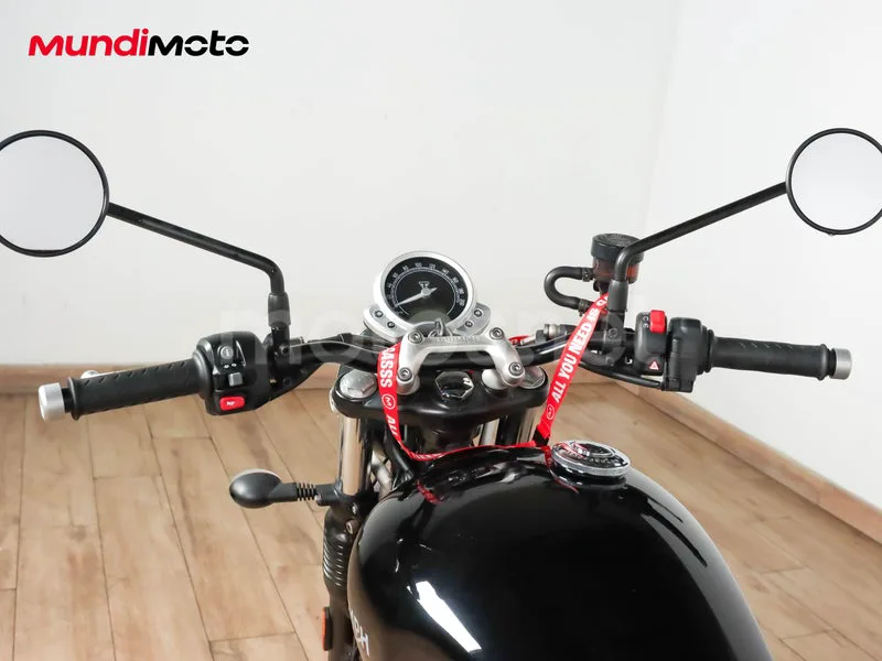 Triumph Street Twin - Vista 11