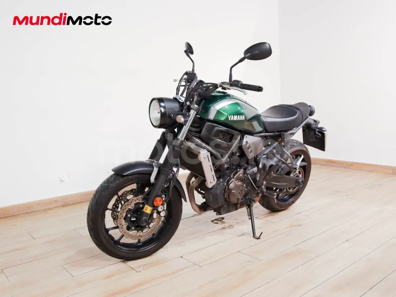Yamaha XSR700 - Vista 7