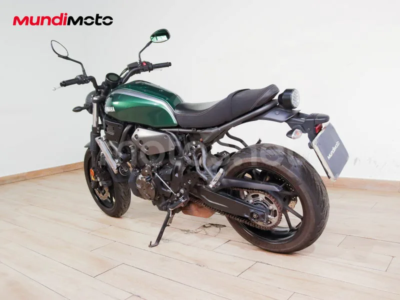 Yamaha XSR700 - Vista 8