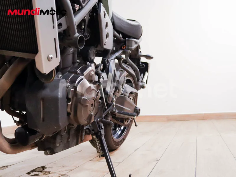 Yamaha XSR700 - Vista 10