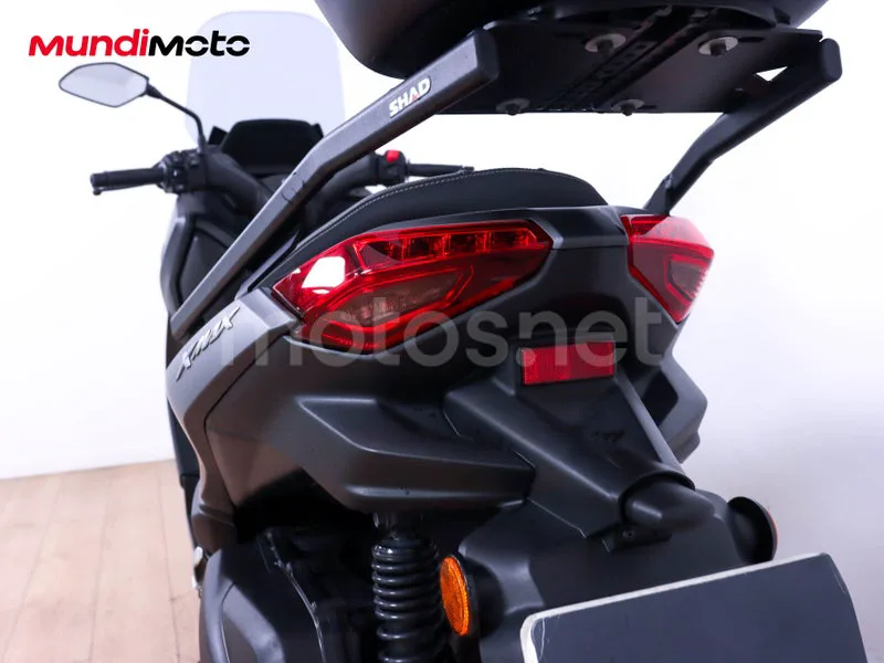 Yamaha XMAX 300 - Vista 9